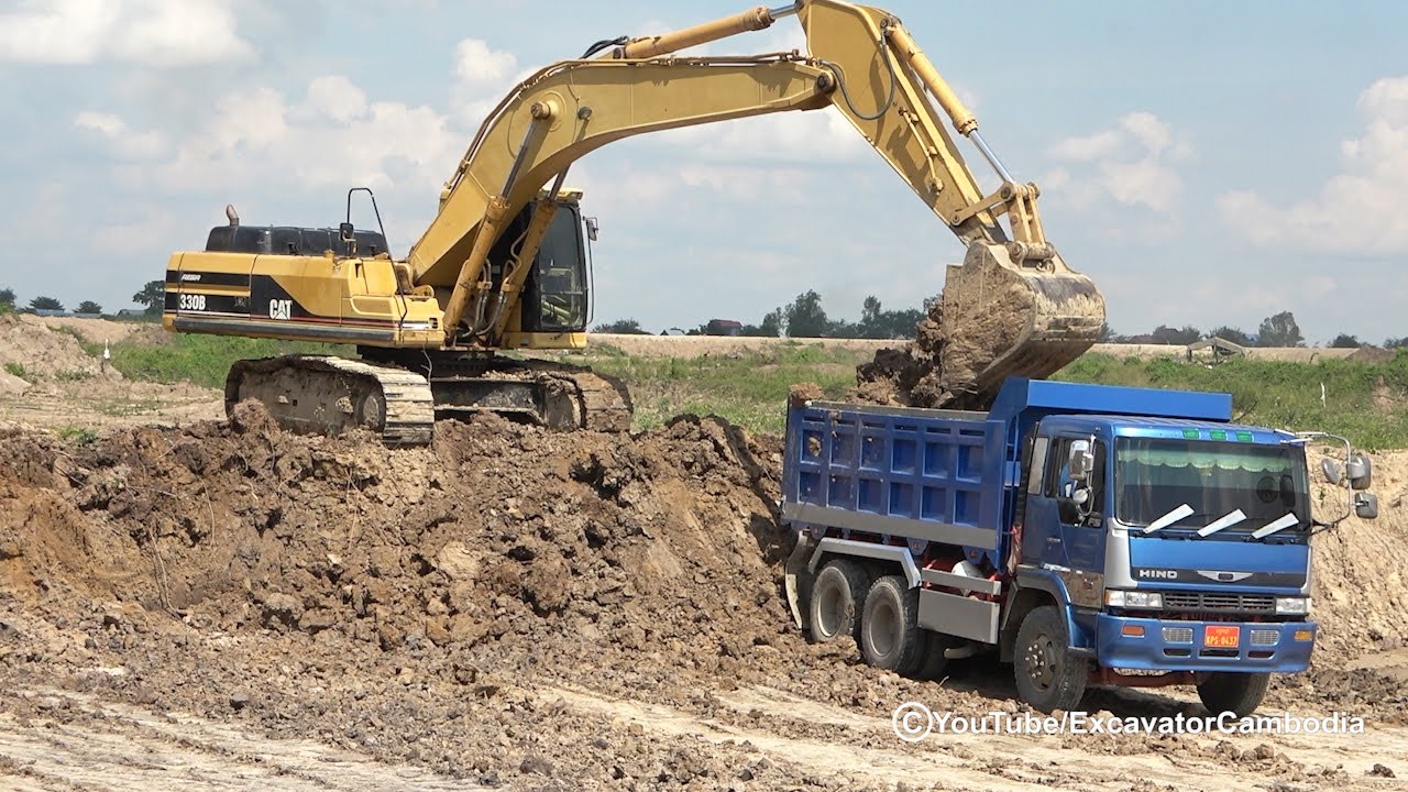 Excavator Loading Dump Trucks | CAT Excavator 330B , HINO Dump Truck