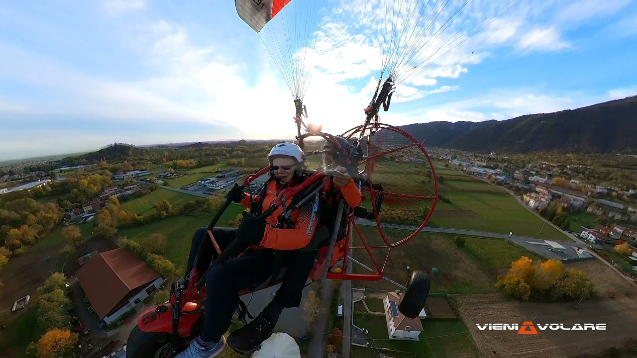 volare in paratrike , parapendio con motore