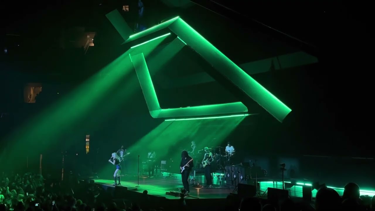 Paramore Performs “Big Man, Little Dignity” LIVE at Amway Center 6.13.23 Orlando, FL