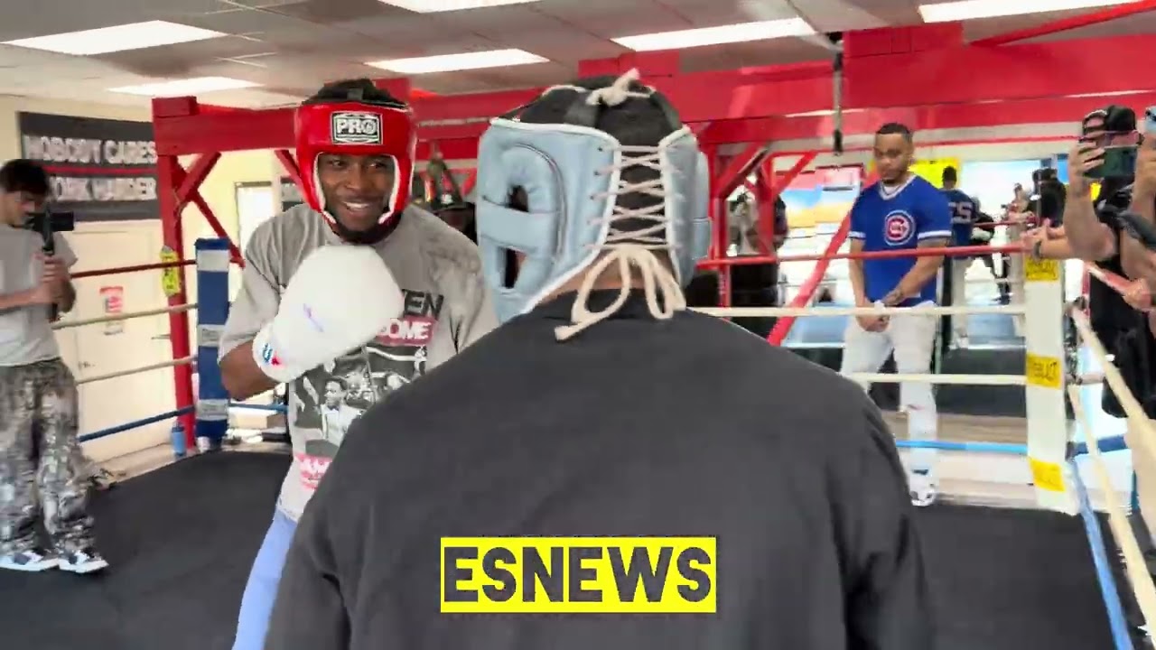 Keyshawn Davis lets hands go in sparring deen the great after trolling Shakur Stevenson 