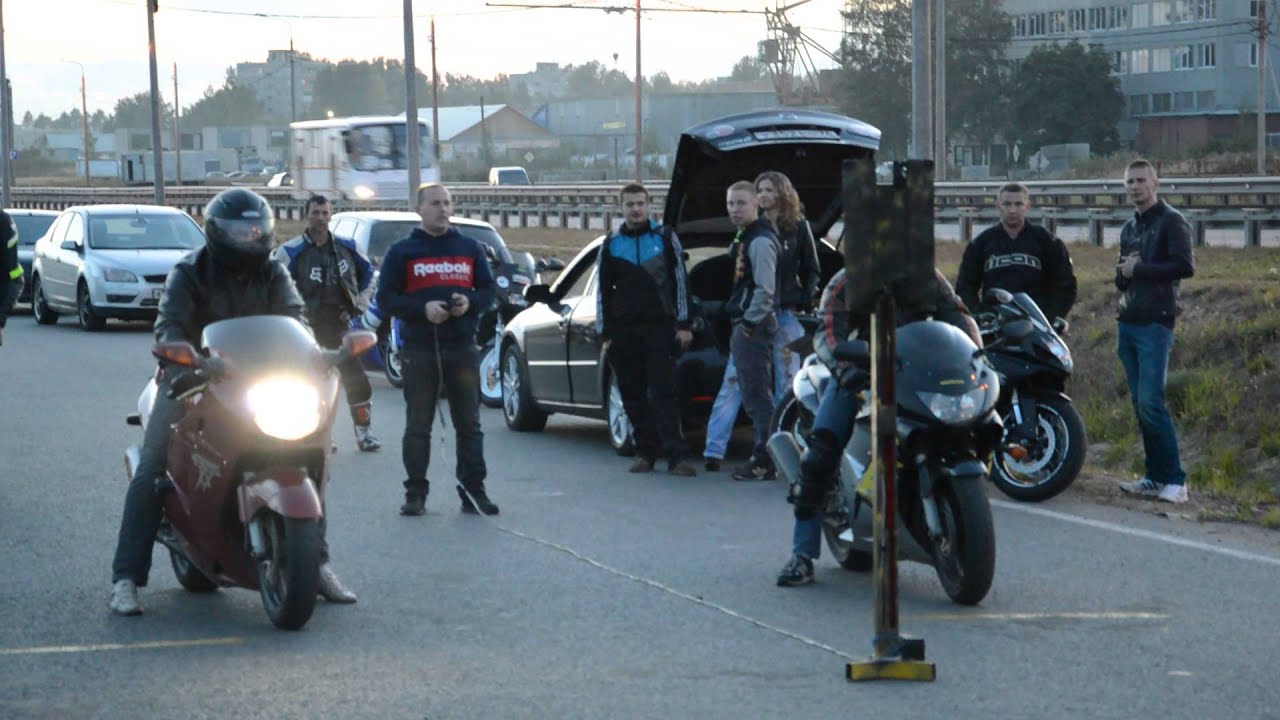 CBR 1100 XX vs CBR 600
