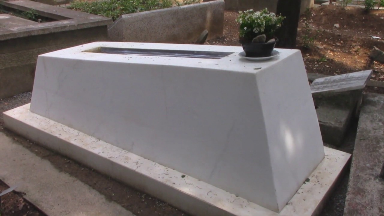 TARIK AKAN KABRİ * MÜNİR ÖZKUL KABRİ * BAKIRKÖY MEZARLIĞI 2. ADA (HD)