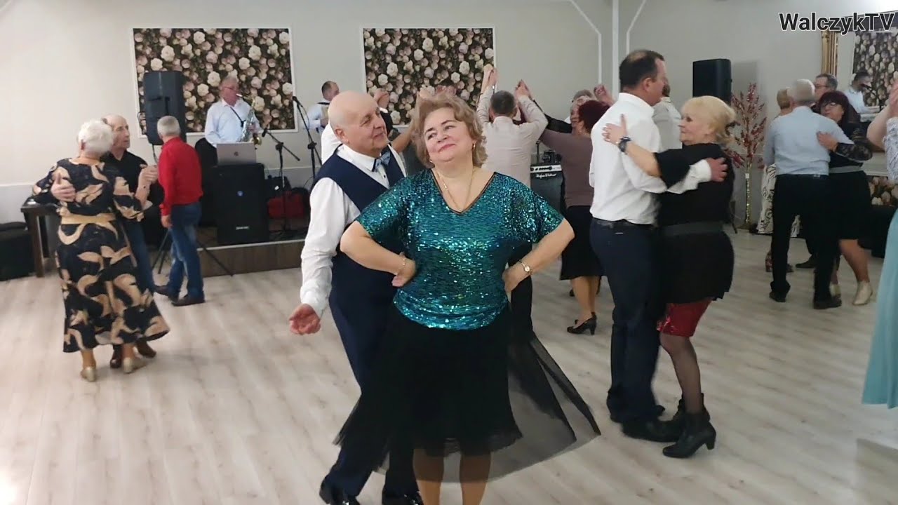 RELACJA NA ŻYWO z  zabawy karnawałowej w rewelacyjnym klimacie z Zespołem KROKUS z Pińczowa 