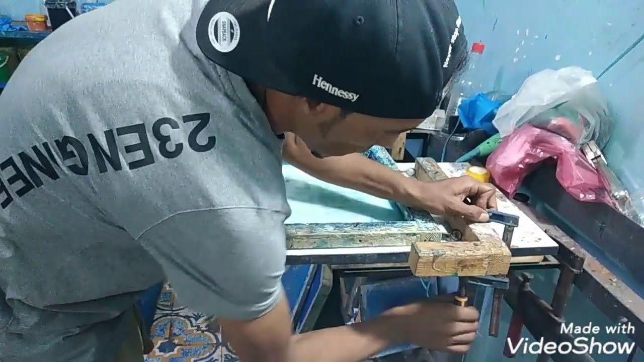 كيفية صنع لوغو بلونين وفي إطار واحد بطريقة جد سهلة وبسيطة.