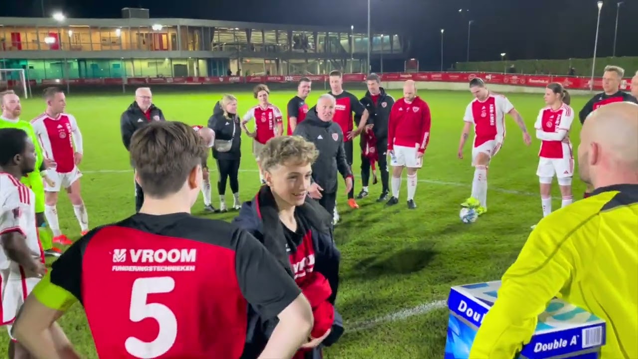 Benefietwedstrijd Ajax/Only Friends - Vroom