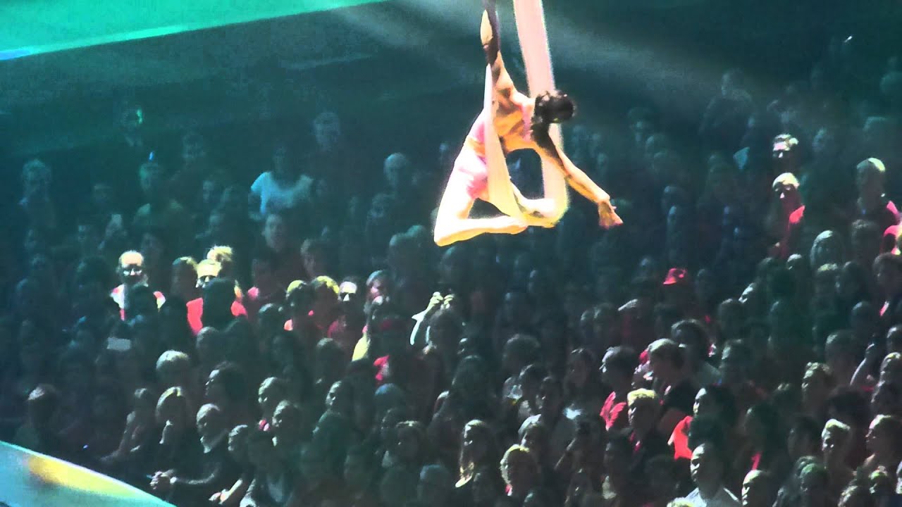 SIR2015 Marco Borsato - Vlinder/acrobaat show (Live 27-10-2015)