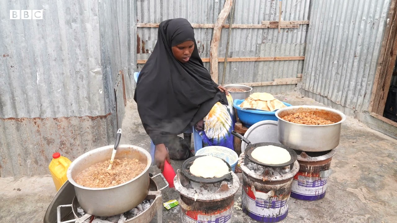 Daawo:- Gabadha calooleyda ku iibisa TikTok.