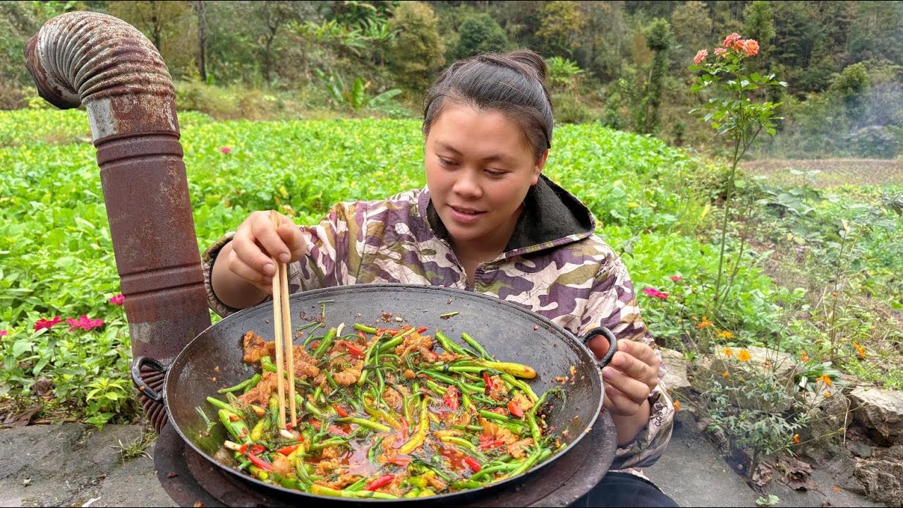 今天摘了一大堆菜苔做个美味下饭菜 Picked a lot of vegetable shoots to make a delicious meal