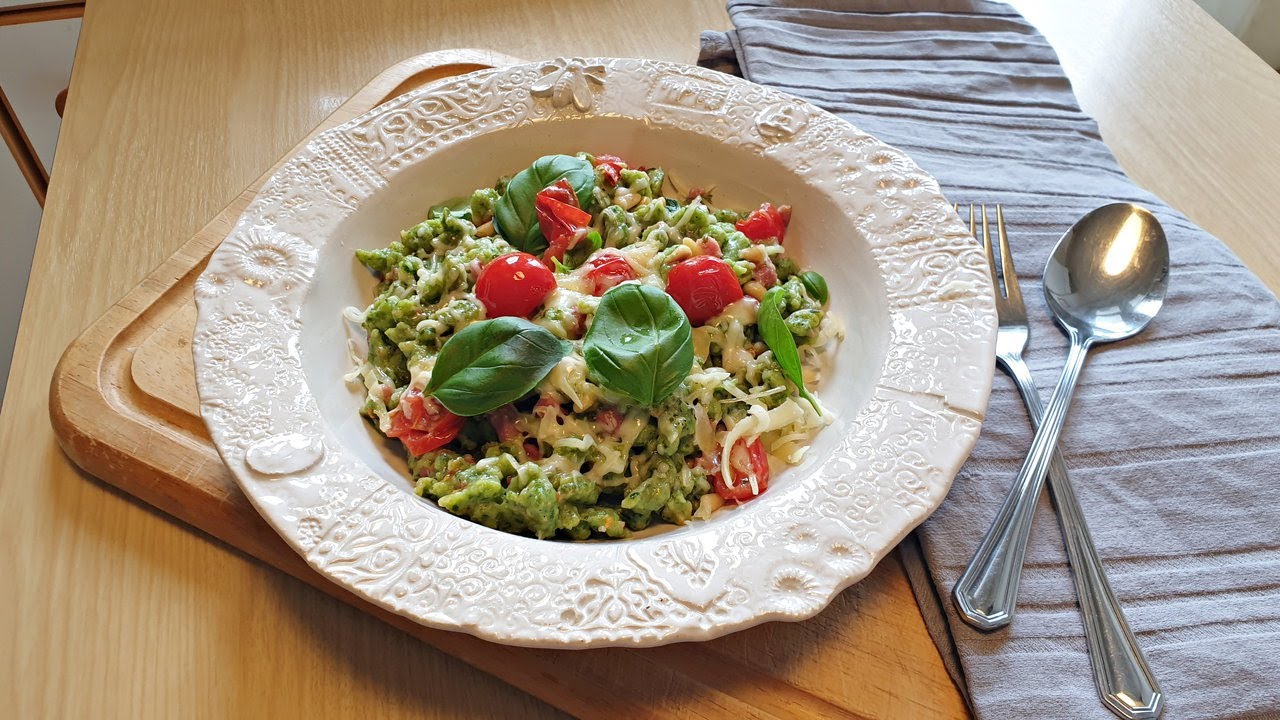Spätzlepfanne mediterran mit Bärlauchspätzle - Einfaches, schnelles und leckeres Pfannengericht!