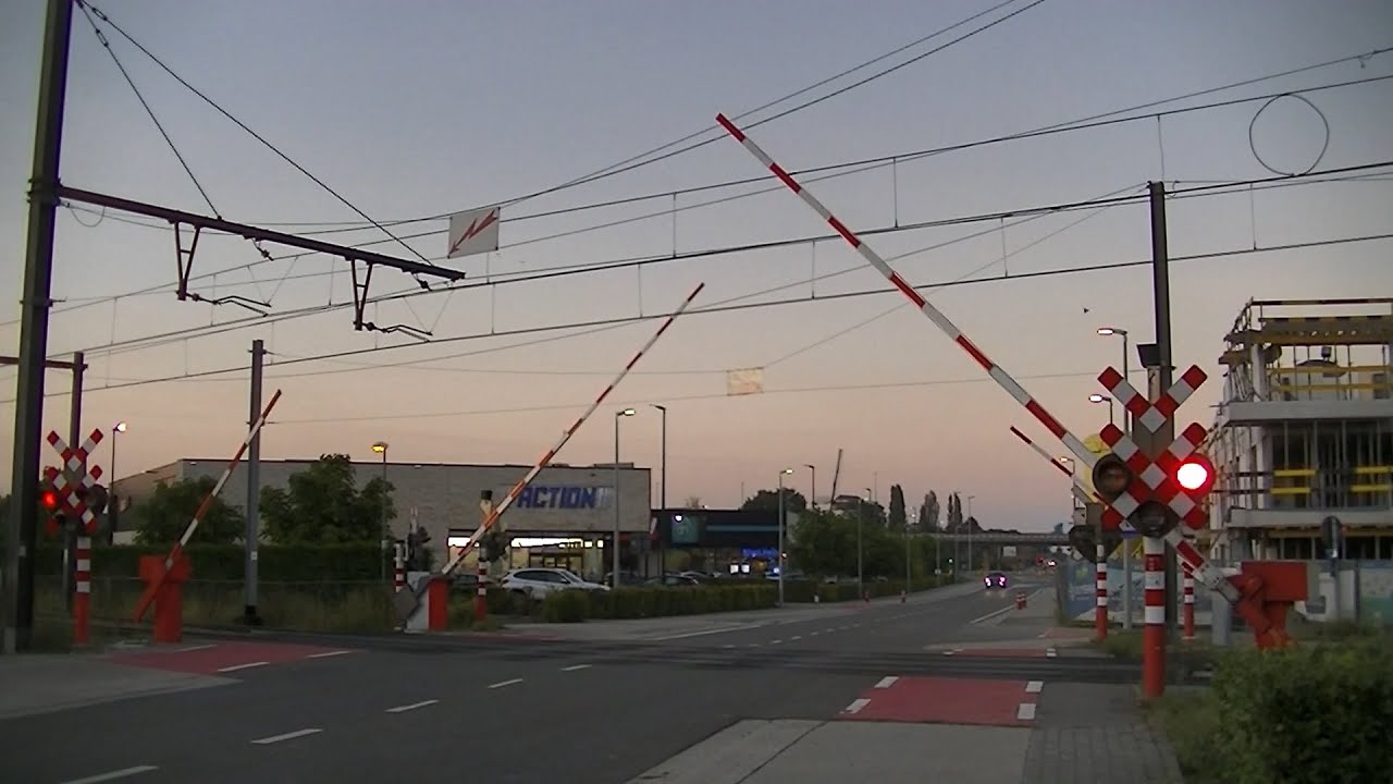 Spoorwegovergang Aarschot (B) // Railroad crossing // Passage &agrave; niveau