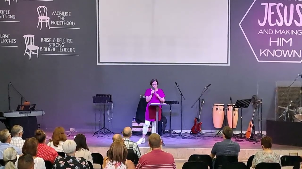 Greg & Laurie Mackinnon - Words That Build, Hearts That Welcome