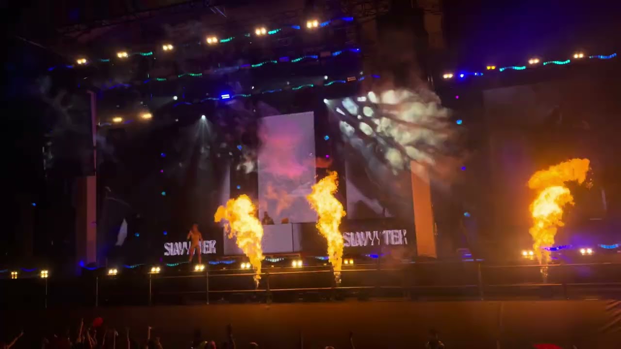 Slayyyter LIVE at Bondi Beach, Sydney Australia (Feb 24 2024) - Full Show