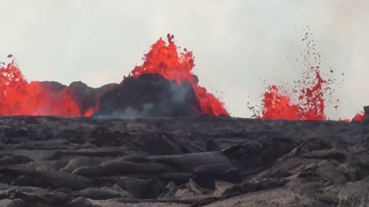 Kilauea Volcano Lava Fountain at Luana and Leilani 8 AM May 26, 2018