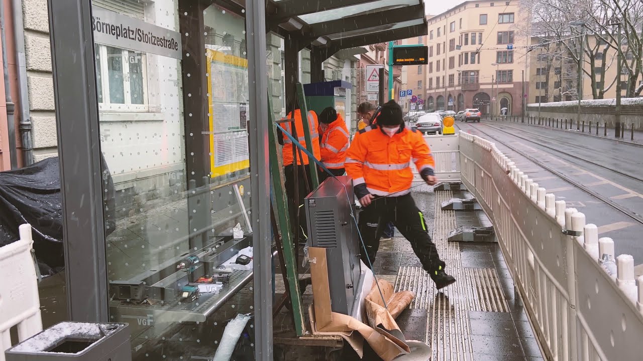 Digitale Fahrgastinformation in Frankfurt am Main - Montagevideo