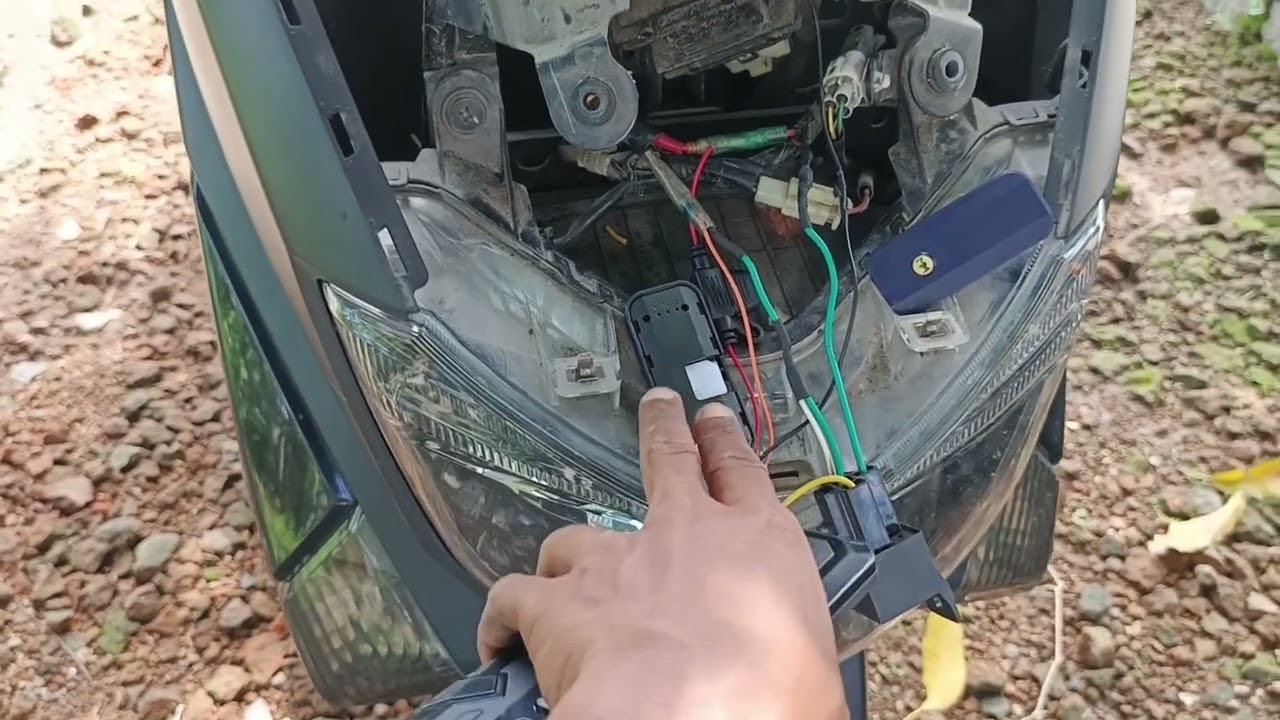 Cara pasang GPS tracker di motor NMAX