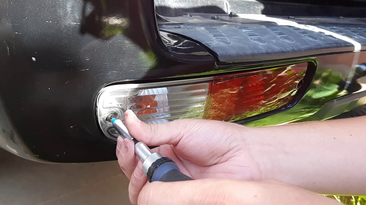 Pajero Full - Troca de lâmpada de seta e farol de neblina