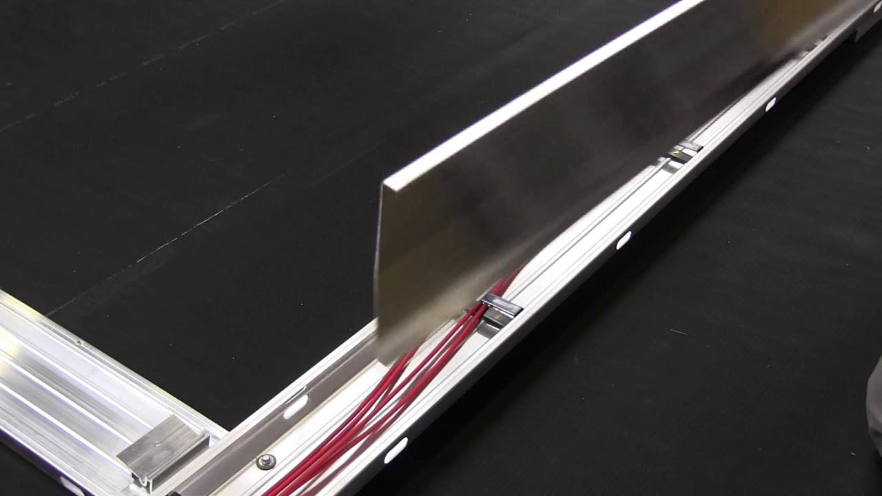novotegra Flachdach Grundschiene als Kabelkanal || Flat Roof base trough as a cable channel