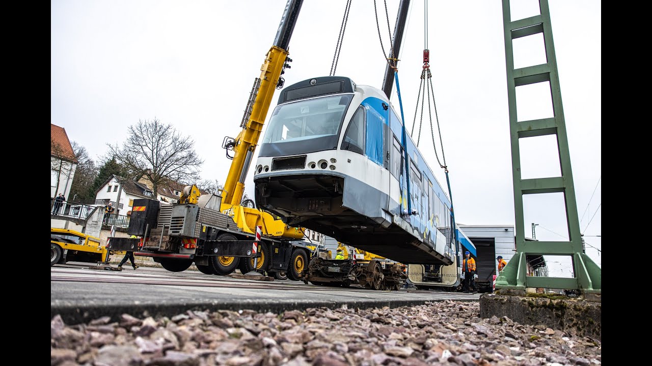 Abtransport des ersten Saarbahn-Zugs