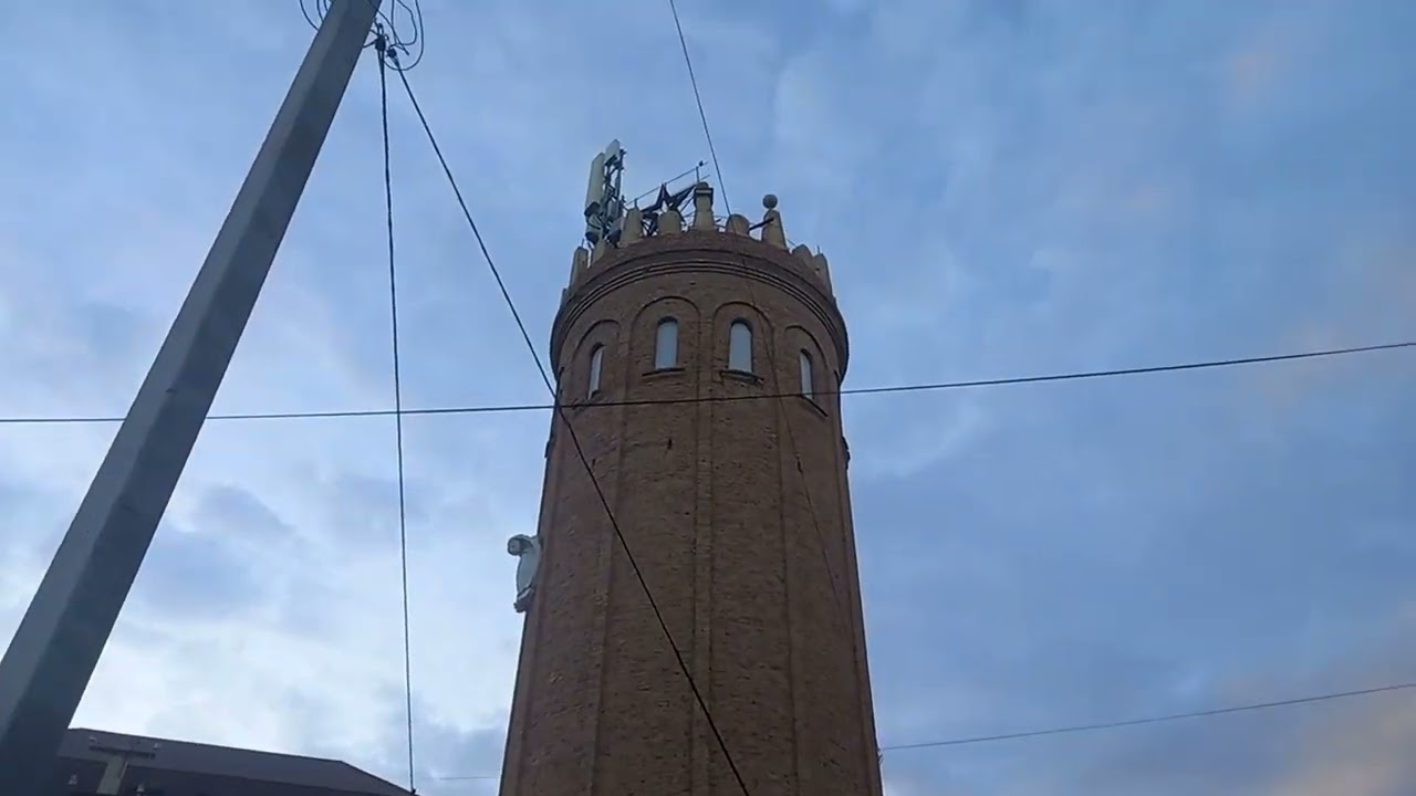 Ходила  к подруге Вере.Она со сломанной ногой. Иду той дорогой, как ходила в школу.