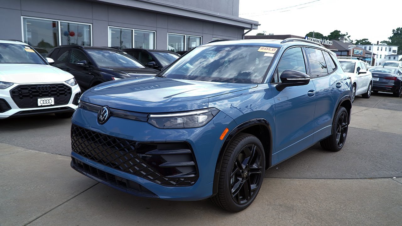 2025 Volkswagen Tiguan SE R-Line Monterey Blue | Video Tour with Aiden