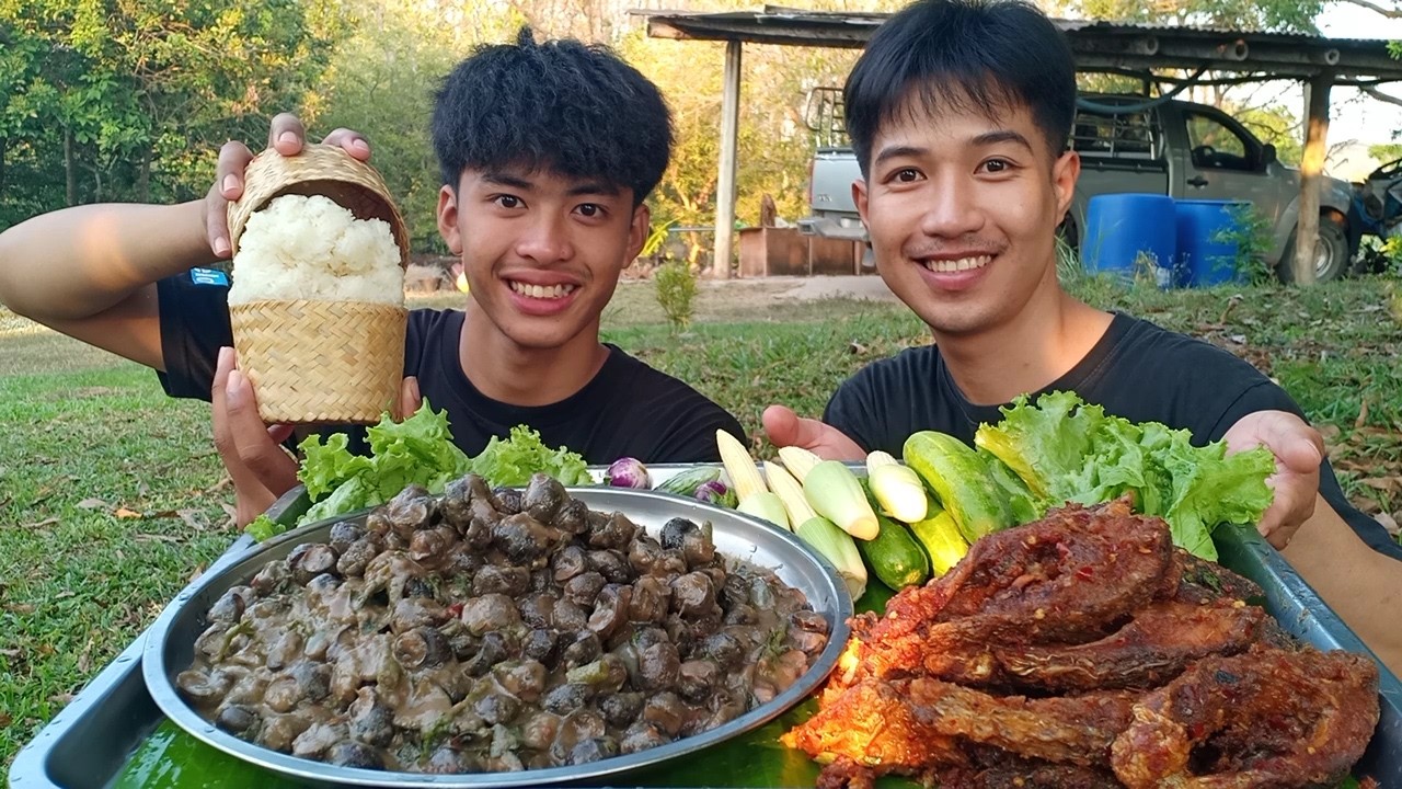 แกงหอยจูบแบบข้นๆรสชาติโดนใจ พร้อมกับปลานิลราดพริกสามรส.