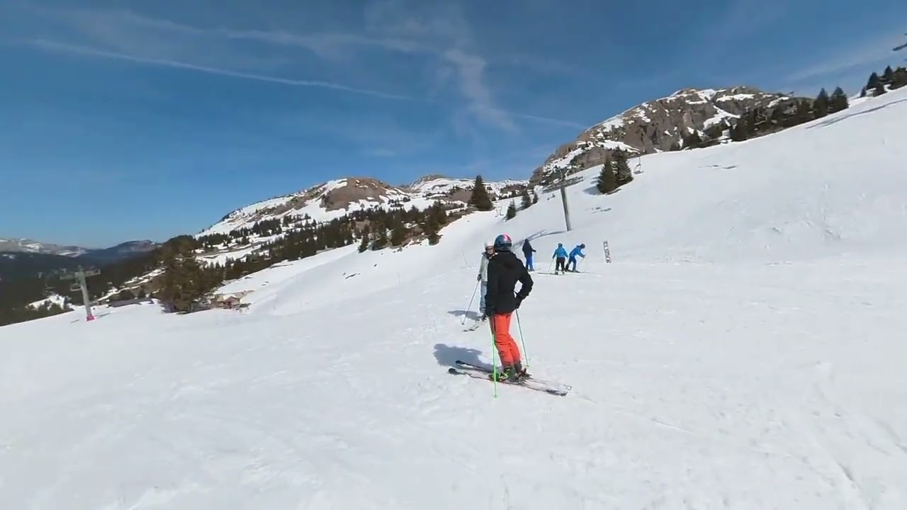Piste rouge de Châtel en haut du télésiège de Cornebois, Plaine dranse, pistes des Portes du Soleil