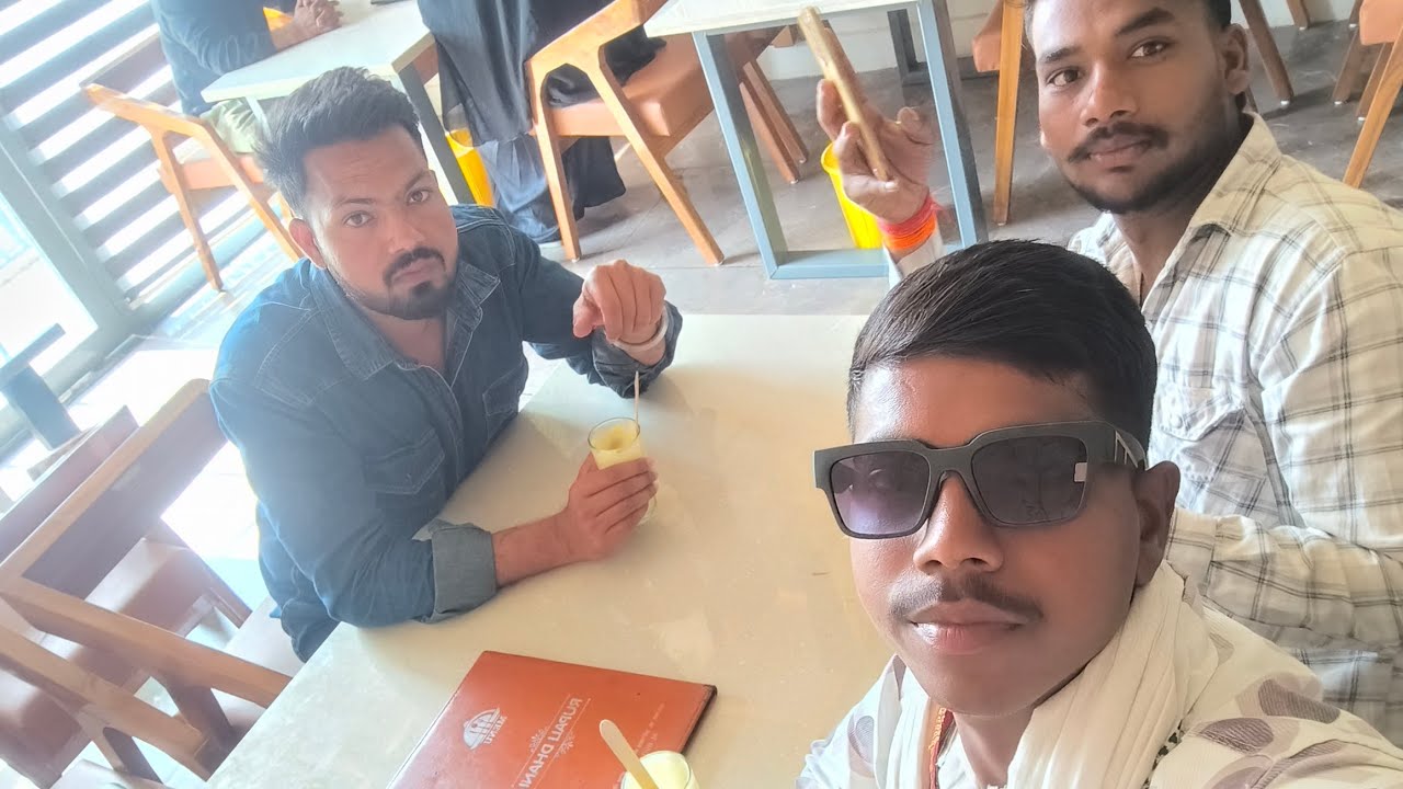 Asi lassi pikar maja aa gya 😁😄🥛🥛