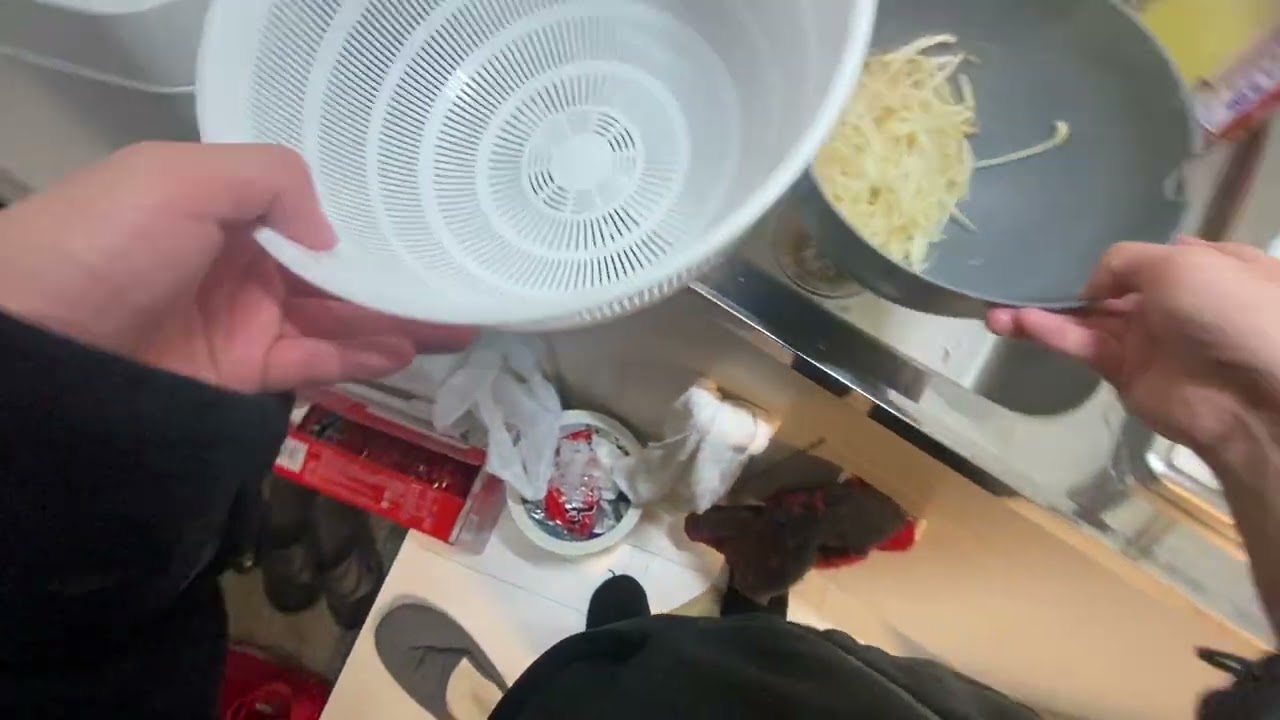 男の自炊。辛ラーメンでまぜそばつくった！