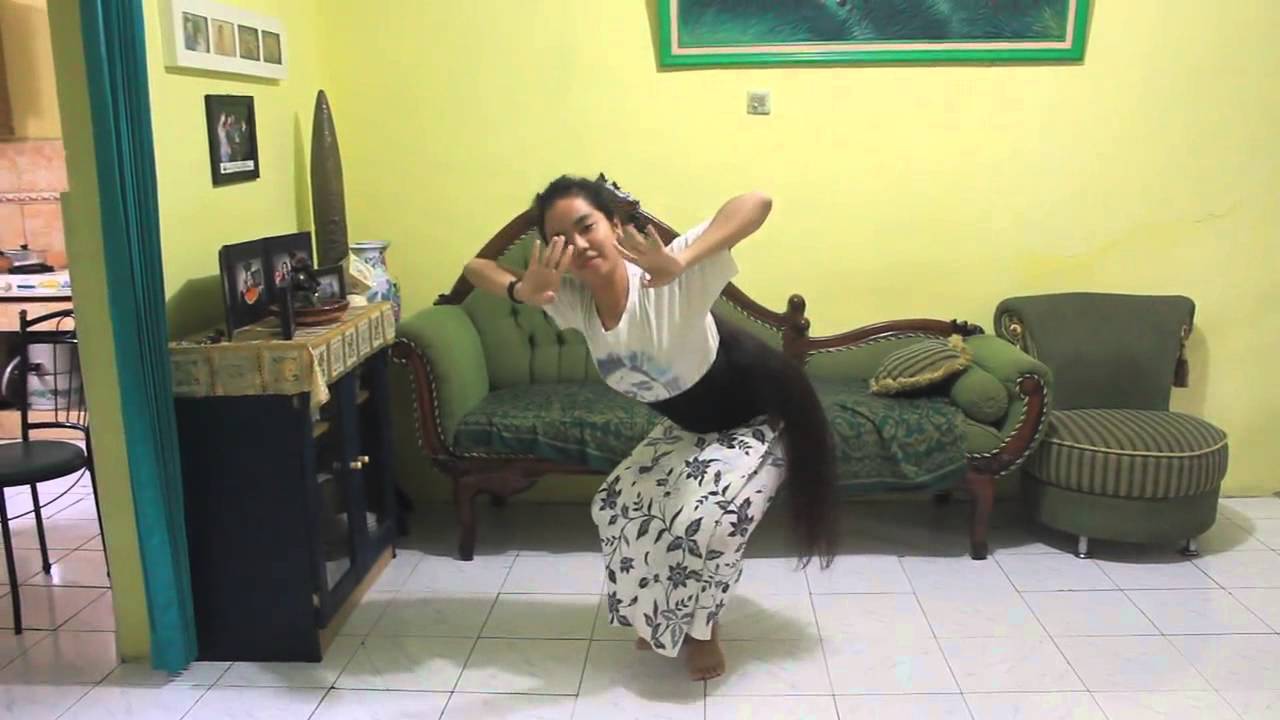 Gusti Ayu Isma Yanti - Tari Legong Condong