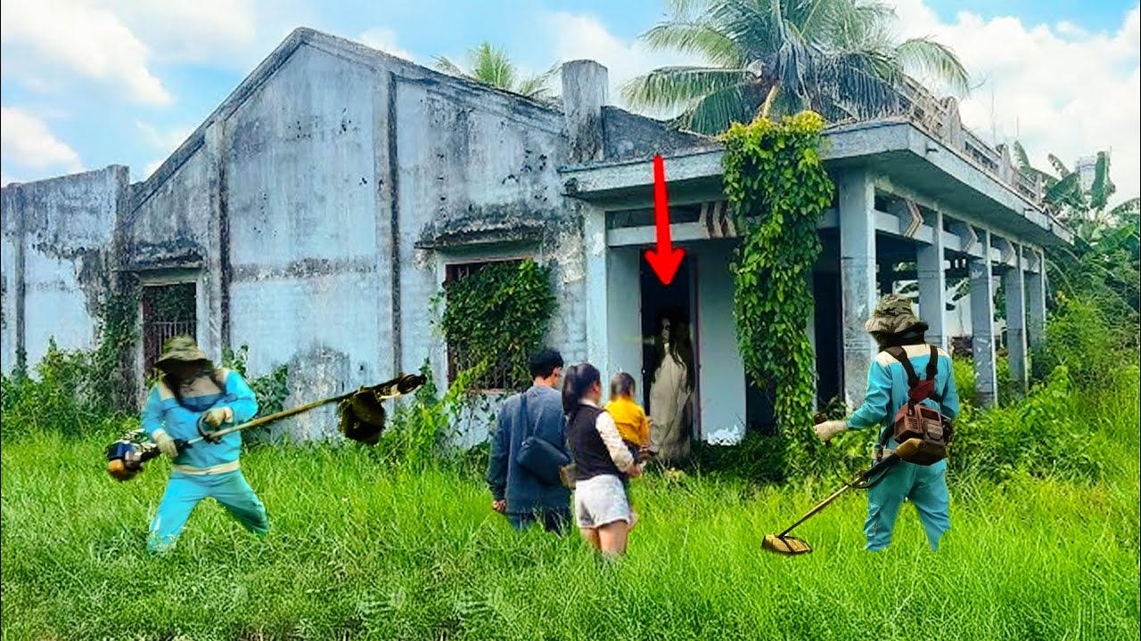 Time-Lapse: Ghost Appears in Ruined House - Cleaning Team Faces Danger!👻