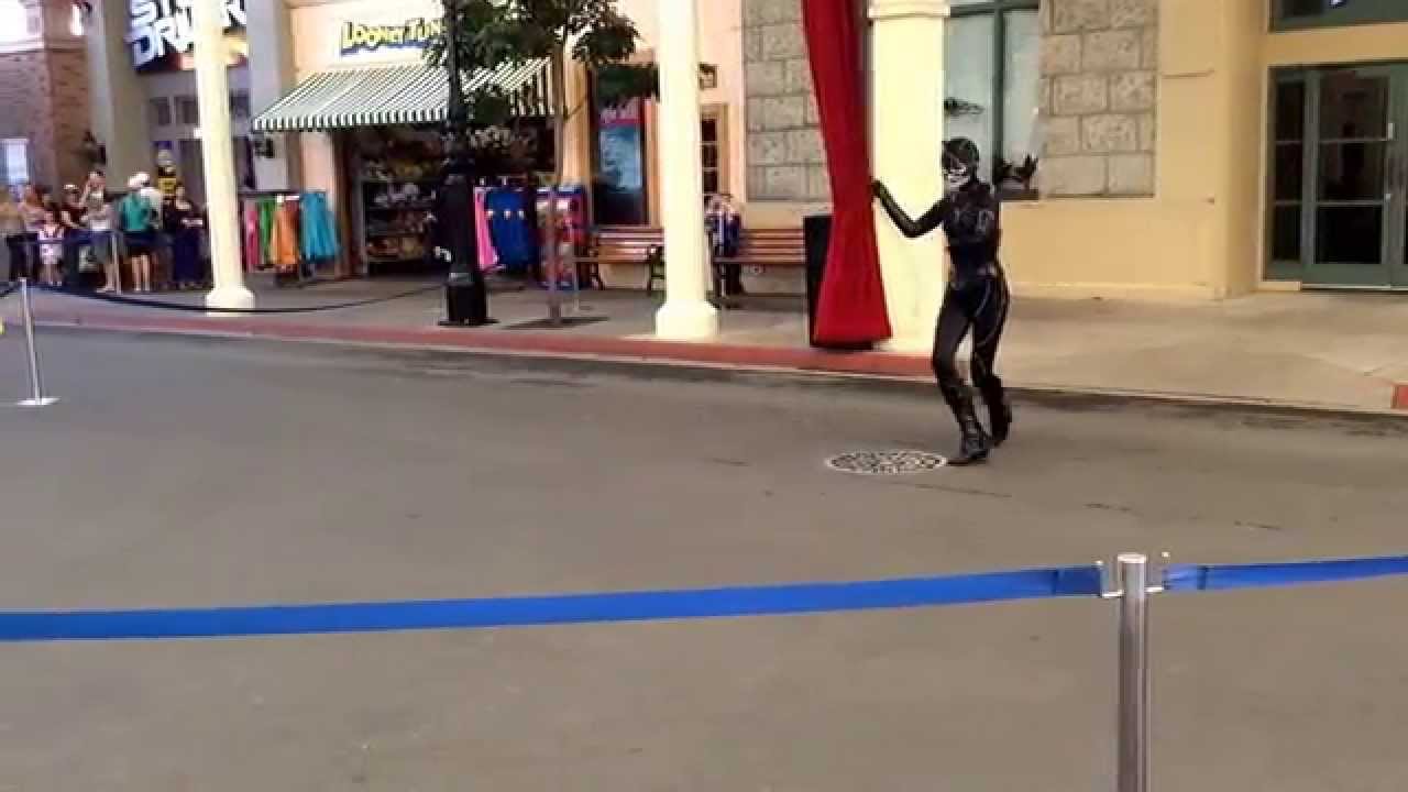 Original cat woman at Warner Brothers Movieworld performing a short performance