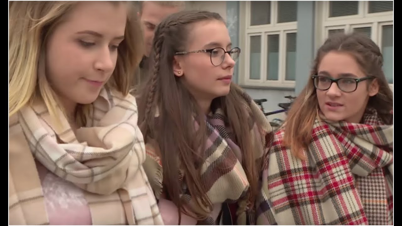 Żeby się pogodzić z przyjaciółkami uczennica zaplanowała wspólną randkę [Szkoła odc. 492]