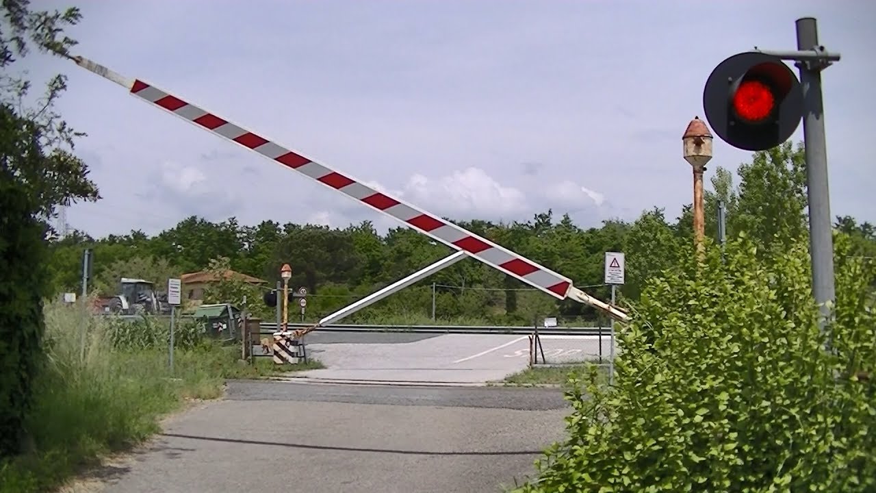 Spoorwegovergang Casino di Terra (I) // Railroad crossing // Passaggio a livello