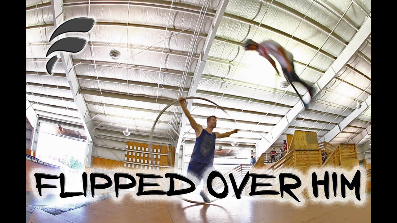 FRONTFLIP OVER CIRCUS ACT