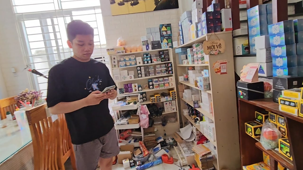 Đột Nhập Vào Shop Rubik Nha Trang Của Lão Bá Sẽ NTN