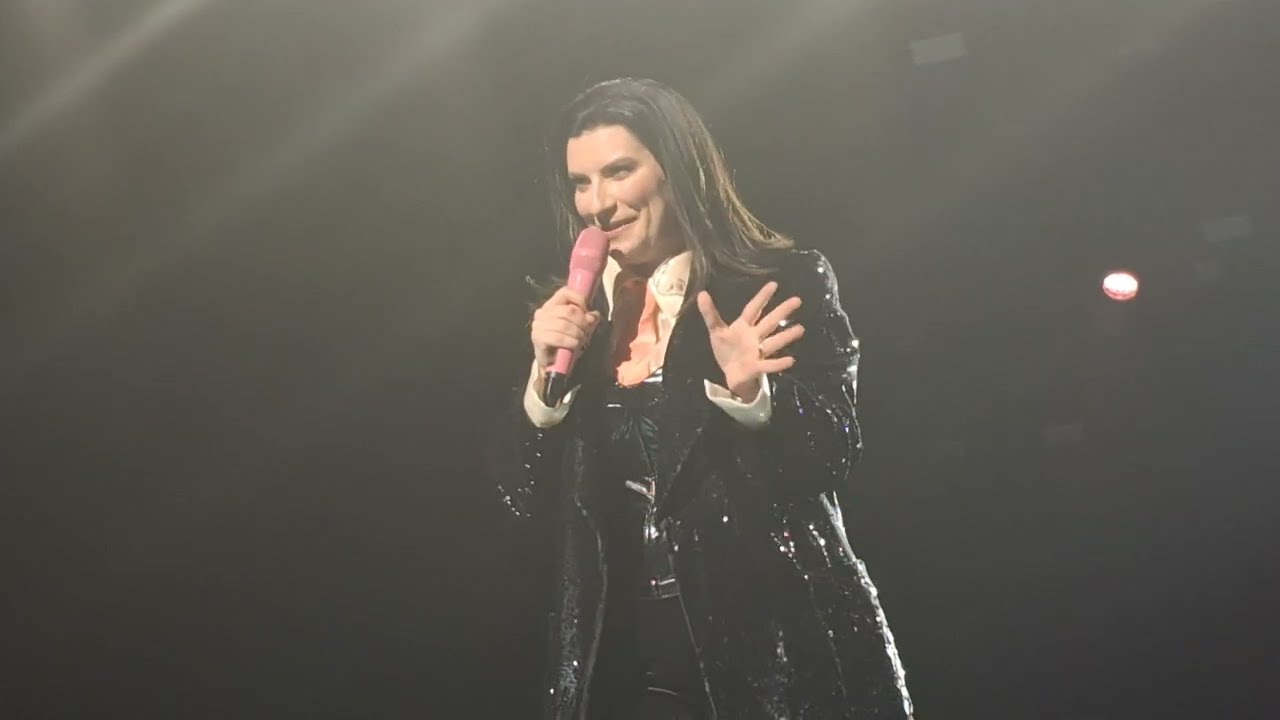 Laura Pausini fala em português e canta Celeste/Il Nostro Amore Quotidiano/Davanti a Noi - 03/03/24