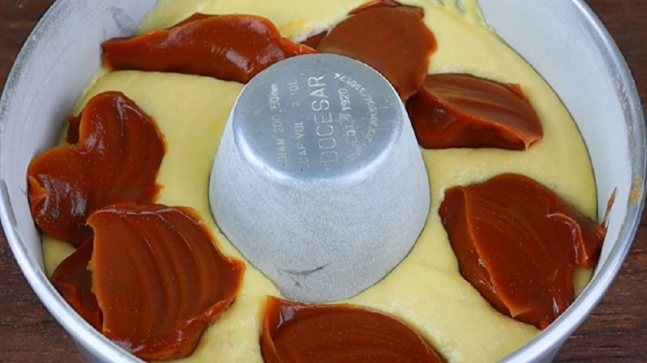 BOLO SIMPLES QUE JÁ SAI RECHEADO DO FORNO, UMA DELÍCIA !!