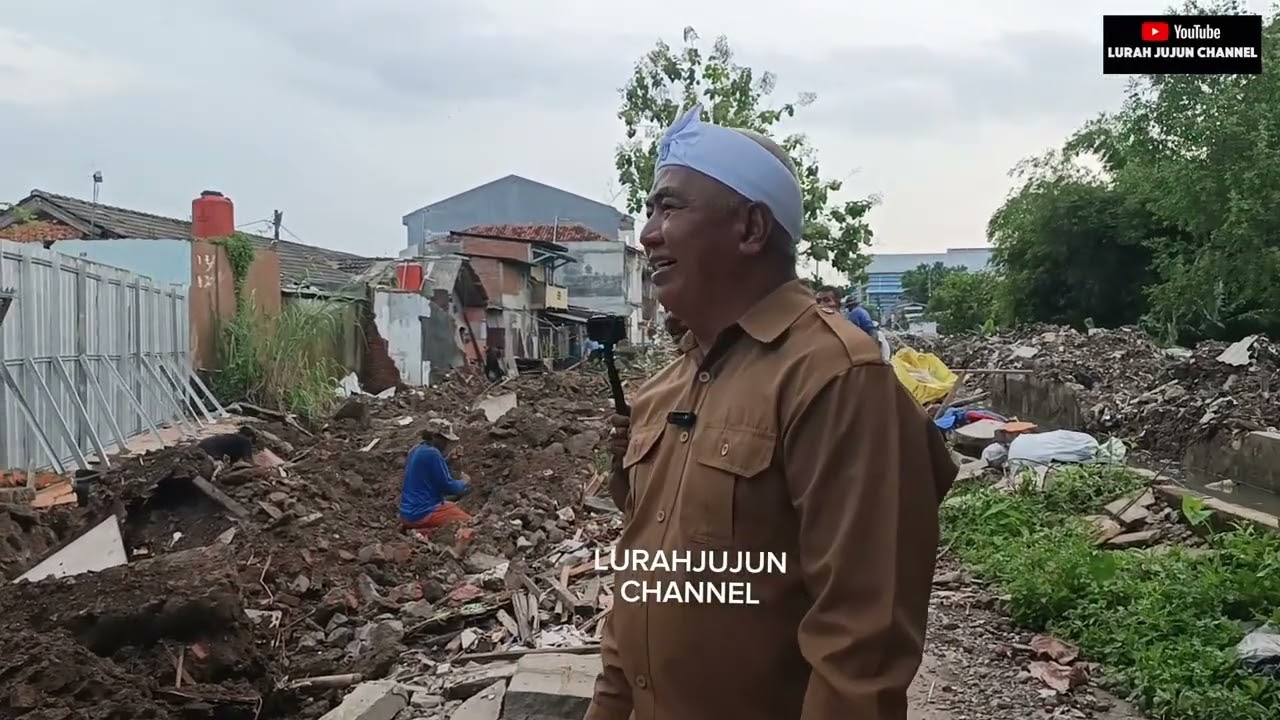 EXTRIM LURAH JUJUN NAIK EXCAVATOR PENGHANCUR BANGLI...(NALAKTAK)