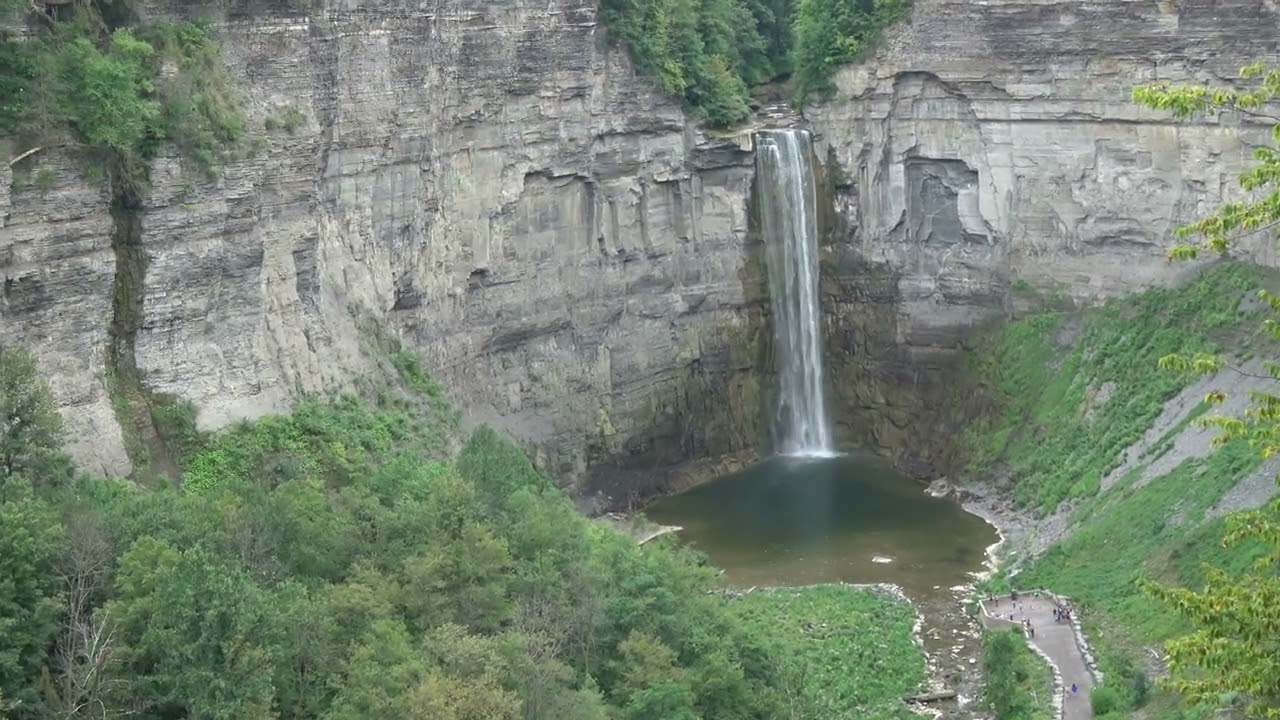 TAUGHANNOCK FALLS IN TAUGHANNOCK FALLS STATE PARK