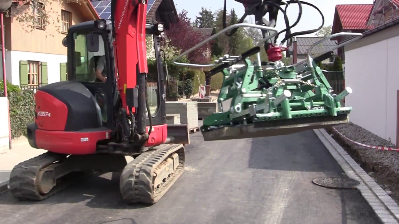 Gehwegplatten Format 35/35 mit Hunklinger-Greifer einfach verschieben und sauber verlegen