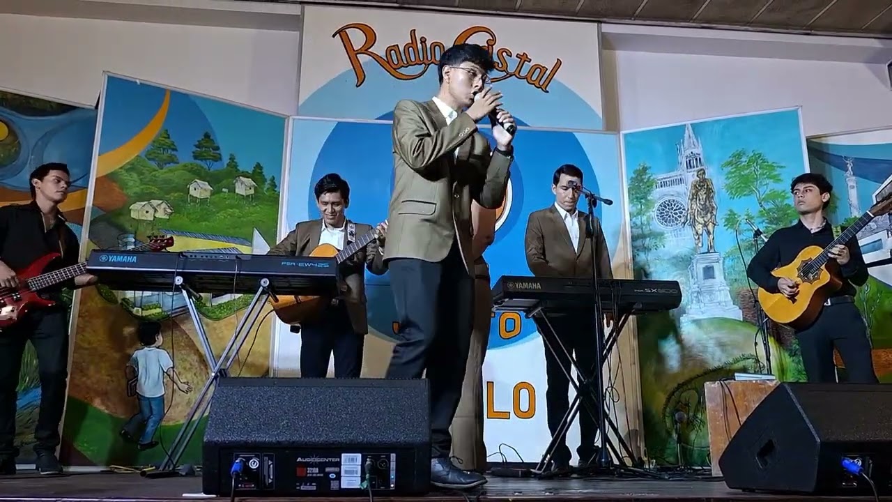 Show artístico por el aniversario 69 de Radio Cristal
