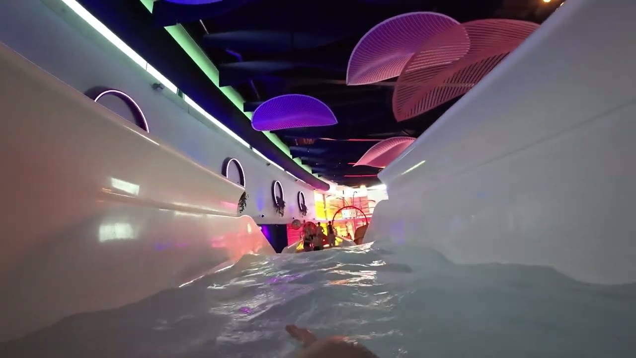 VLOG: Checking Out a Cool Waterpark in a Sports Compex (Aquafun Sportiom Den Bosch)