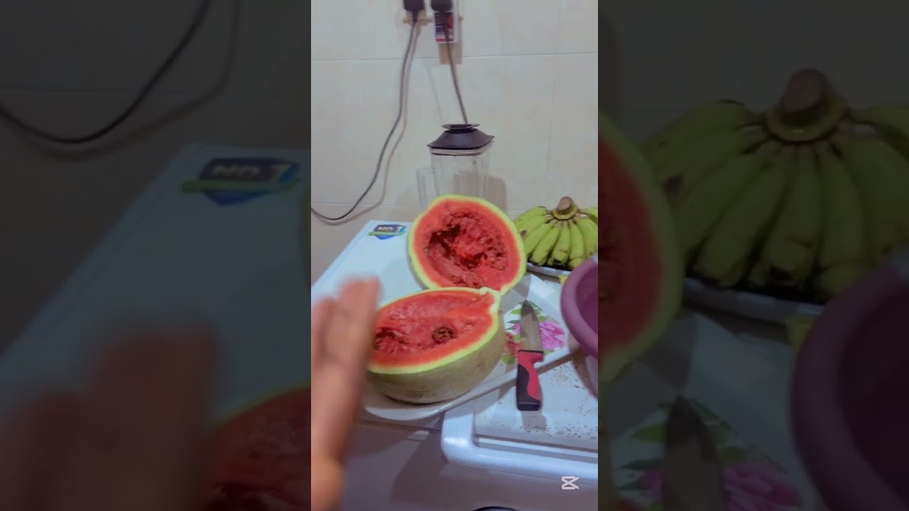 Smoothie making process.  #lifestyle #smoothie 