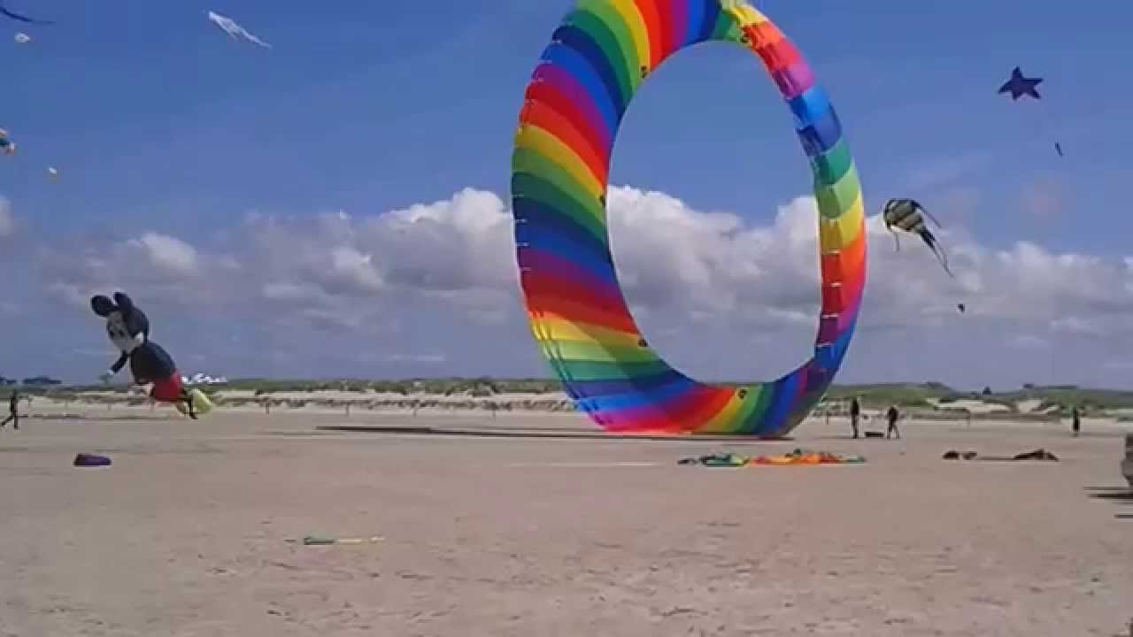 26 Meter Bol auf dem Drachenfest in St.Peter Ording