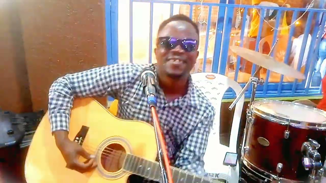 Nzinzi atanze ikosora, yerekana ko ari umuhanga cyane mu makwe!!