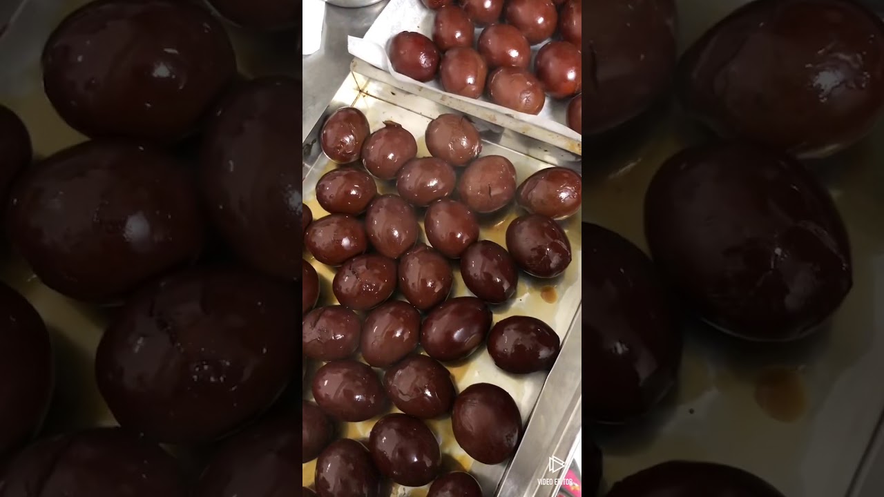 滷鐵蛋囉！（配方、過程）：蛋40顆，黑糖200g，二砂200g，冰糖200g，醬油1000cc，米酒200g，八角一把，月桂葉一把（我家沒冰糖，所以黑糖跟二砂各100g；有加鹽所以醬油500而已）