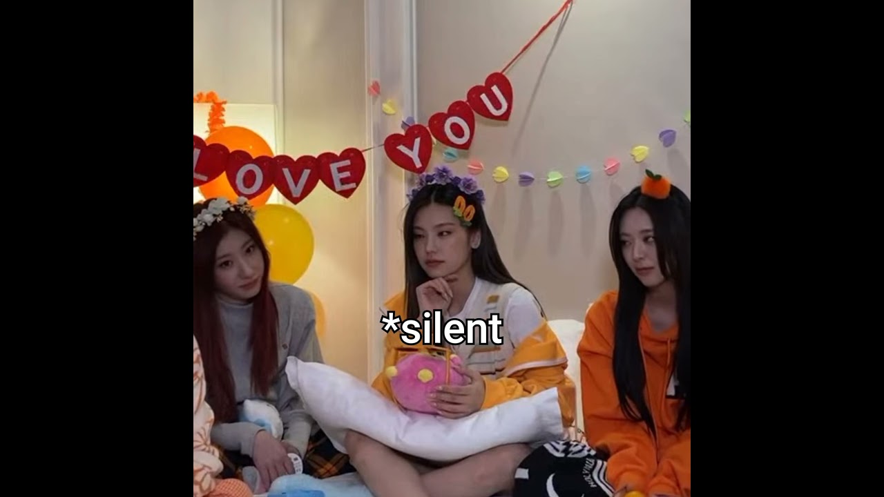 Twice did an unboxing of itzy album which made ryujin upset at Lia