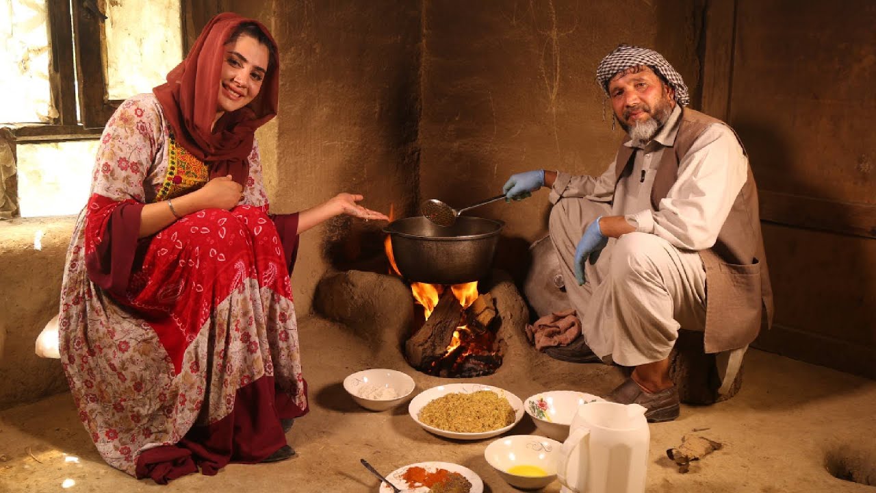 دیگدان و تنور-  کلولهء خمیری خوردن میترا در بگرام / Kololi Khameri in Bagram - Degdan wa Tanoor