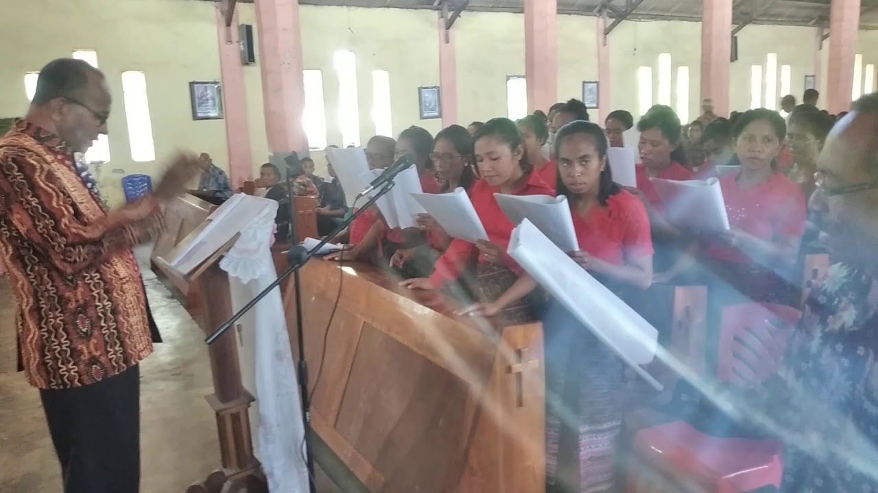 Bersoraklah, P. Yustin Genohon, koor stasi Nobo