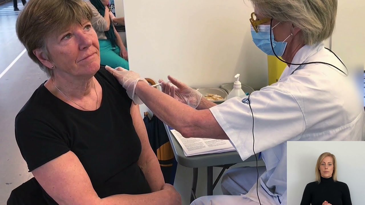 Följ med till vaccinationscentralen